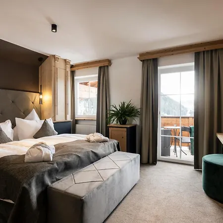 Hotel Acadia - Adults Mountain Home Selva di Val Gardena Exterior photo